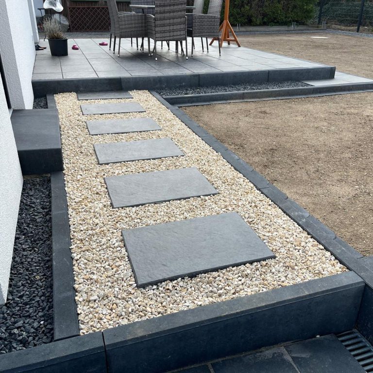 Wege mit Sandplatten in Burgdorf & Region Hannover – fachgerechte Sandplattenverlegung von Vier Jahreszeiten Gartenservice.