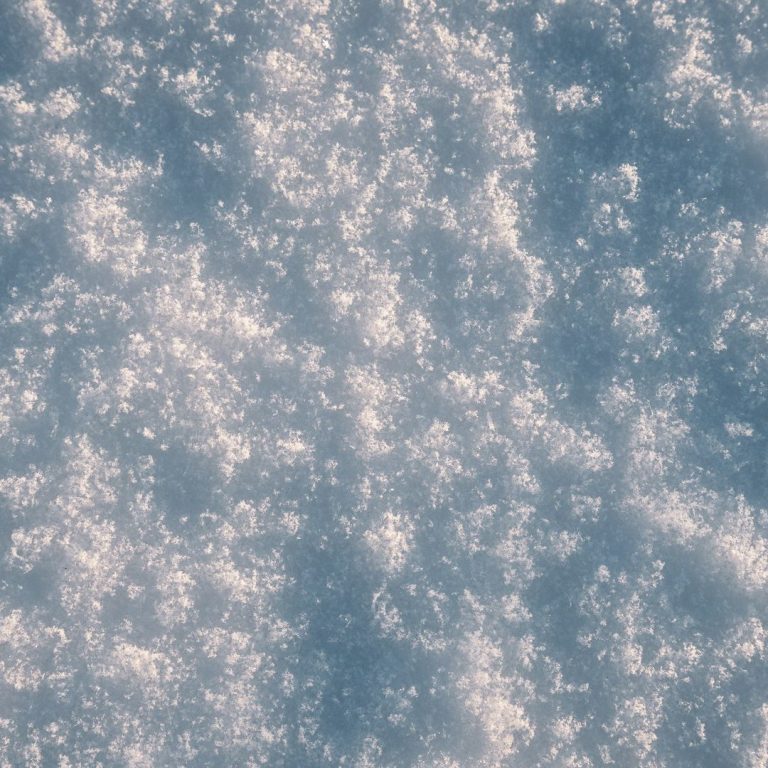 Streuarbeiten in Burgdorf & Region Hannover – sichere und rutschfreie Flächen durch Winterdienst von Vier Jahreszeiten Gartenservice.